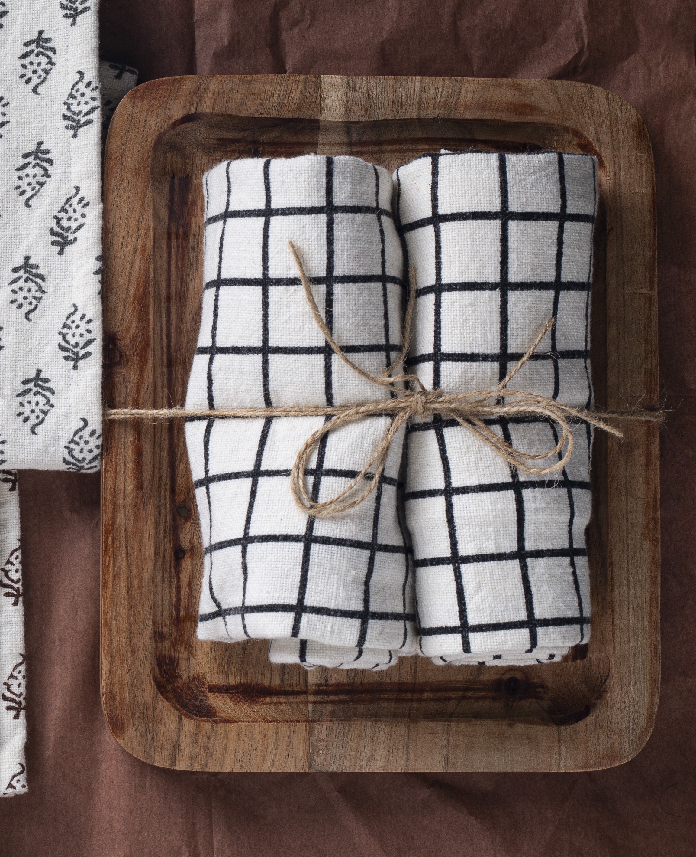 Kitchen Towel With Wooden Tray - 100 % Cotton Checks - Ivory / Black